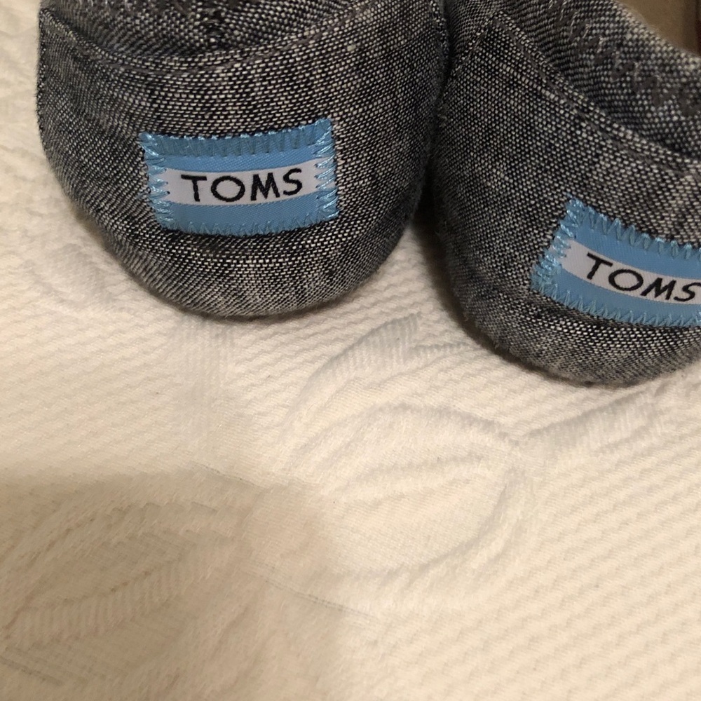 Toms Black/Gray Chambray Ballet Flats with Colorful Patterned Lining - Picture 4 of 7